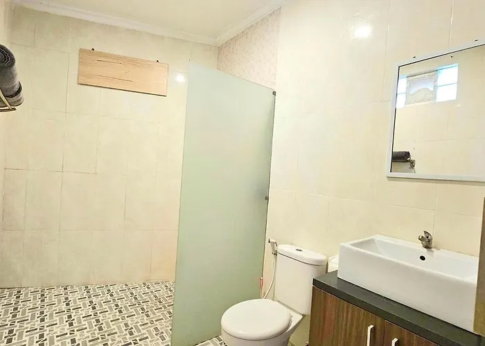4 Bedroom With Pool Near Canggu And Seminyak Ferienhaus