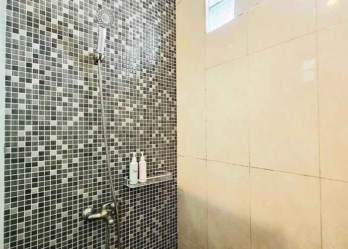 4 Bedroom With Pool Near Canggu And Seminyak Ferienhaus *